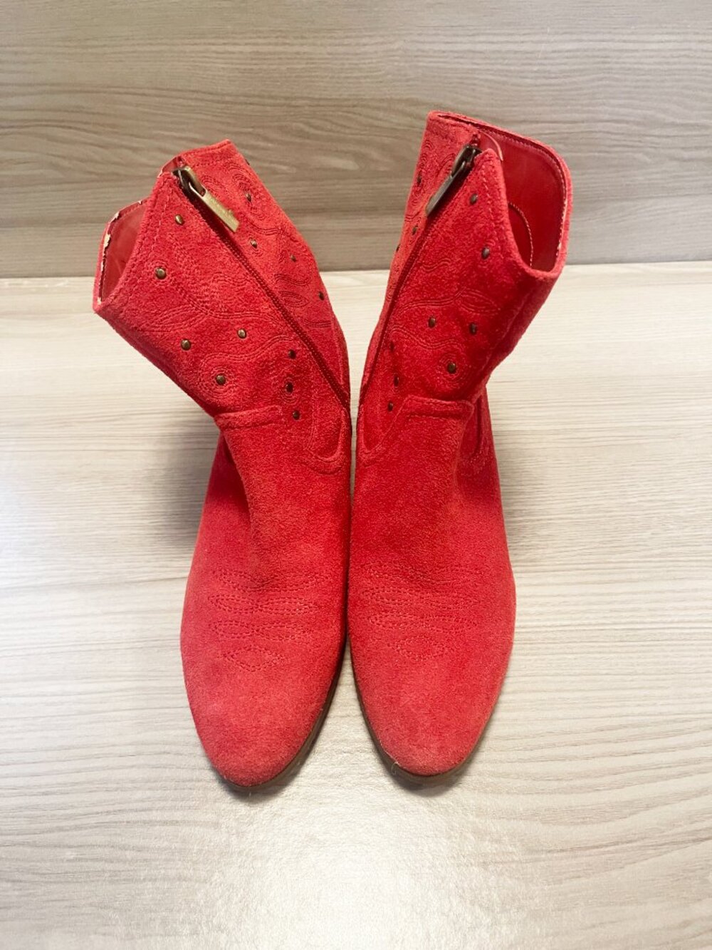 Bandolino Xerissa Red Suede Studded Western Ankle Boots Size 7M - Picture 14 of 16